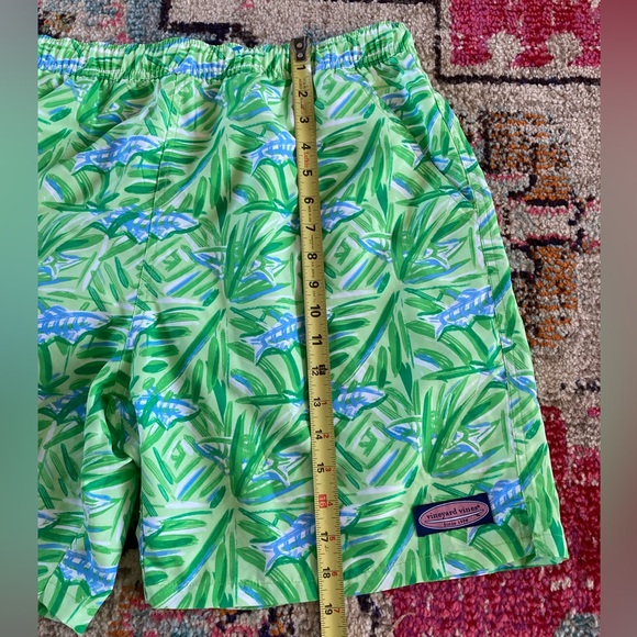 Men’s Vineyard Vines swim trunks green/blue fish pattern Fully lined medium - Picture 2 of 8